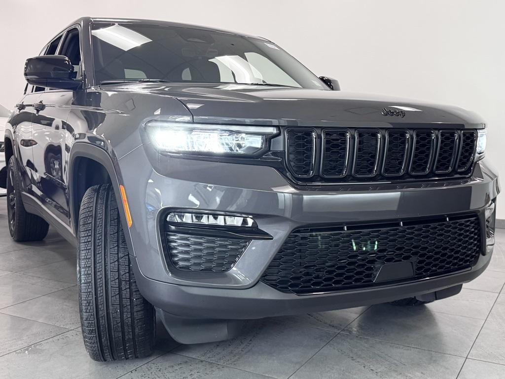 Thumbnail image of 2025 Jeep Grand Cherokee at South Shore Chrysler Dodge Jeep RAM