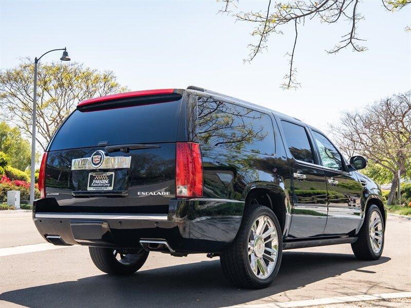 Thumbnail image of 2014 Cadillac Escalade ESV at PARADISE Automotive Group INC.