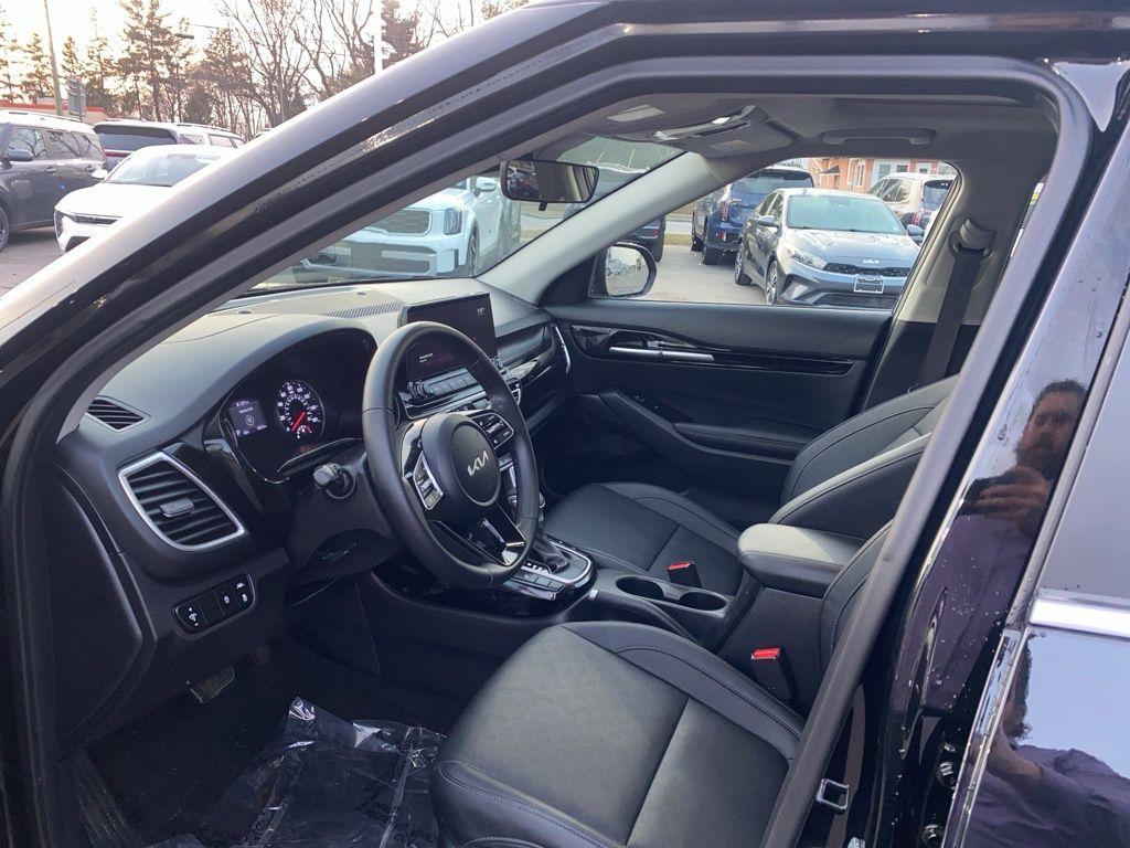 Thumbnail image of 2022 Kia Seltos at Vision Kia East Rochester