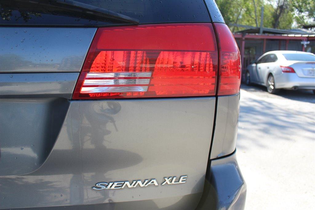 Thumbnail image of 2004 Toyota Sienna at BB Auto Sales