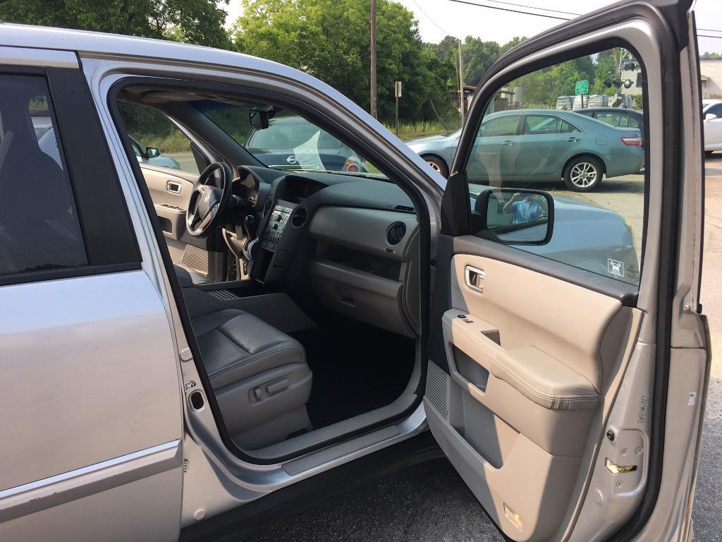 Thumbnail image of 2011 Honda Pilot at Hicks Motor Sales, LLC