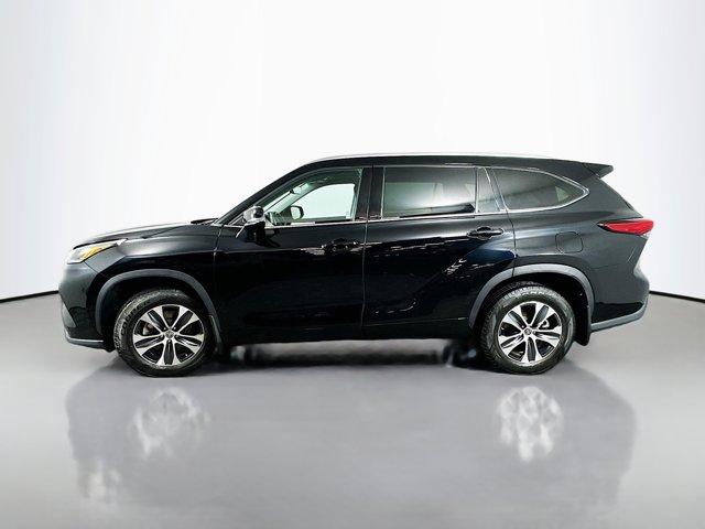 Thumbnail image of 2021 Toyota Highlander at Lexus of Quad Cities