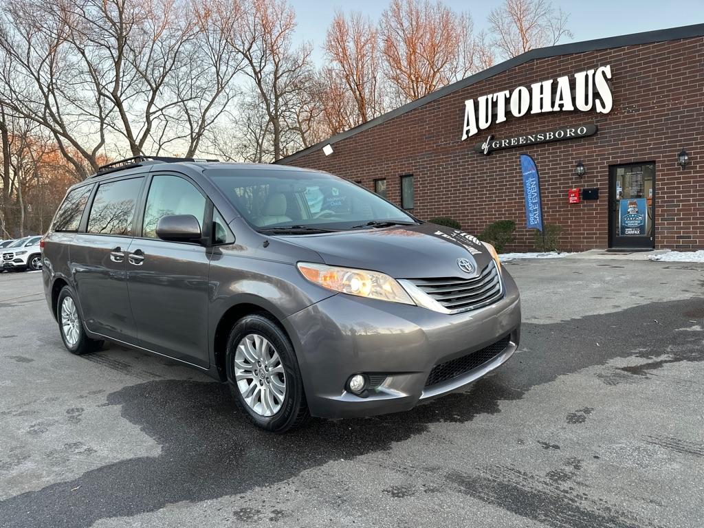 Image of 2014 Toyota Sienna