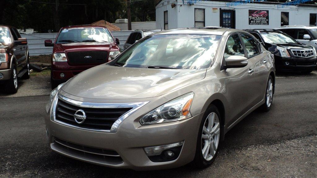 Thumbnail image of 2015 Nissan Altima at Top Choice Automobile Sales Inc.