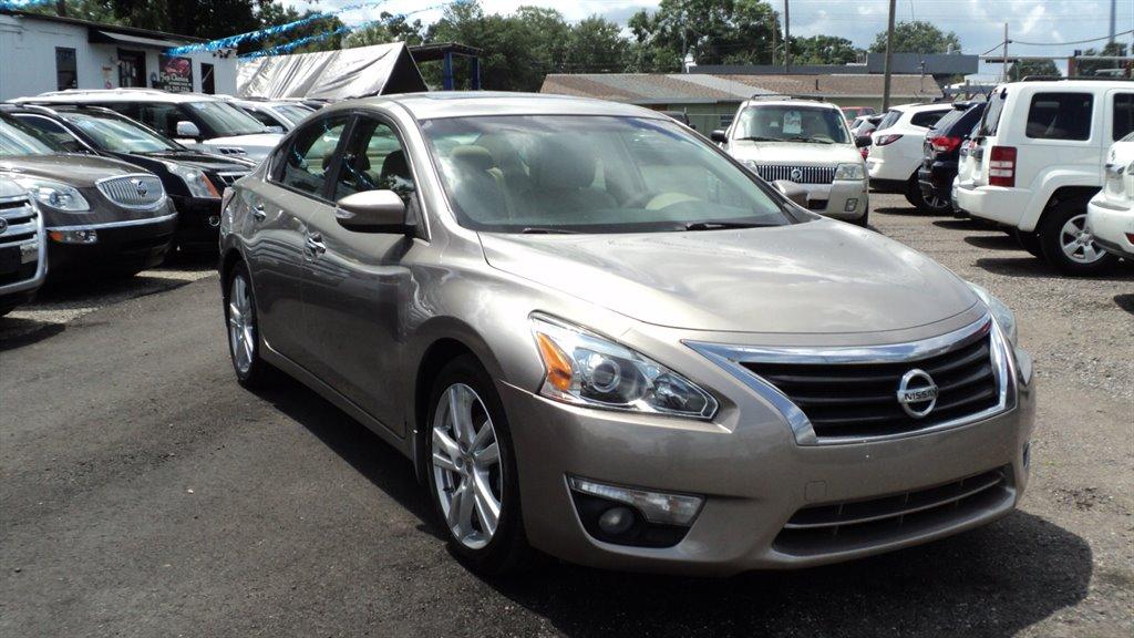 Thumbnail image of 2015 Nissan Altima at Top Choice Automobile Sales Inc.
