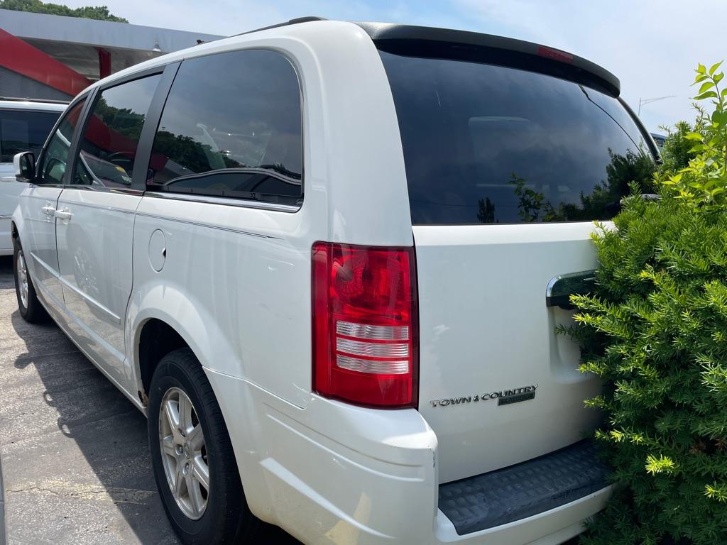 Thumbnail image of 2008 Chrysler Town and Country at DYNAMITE DEALS, LLC