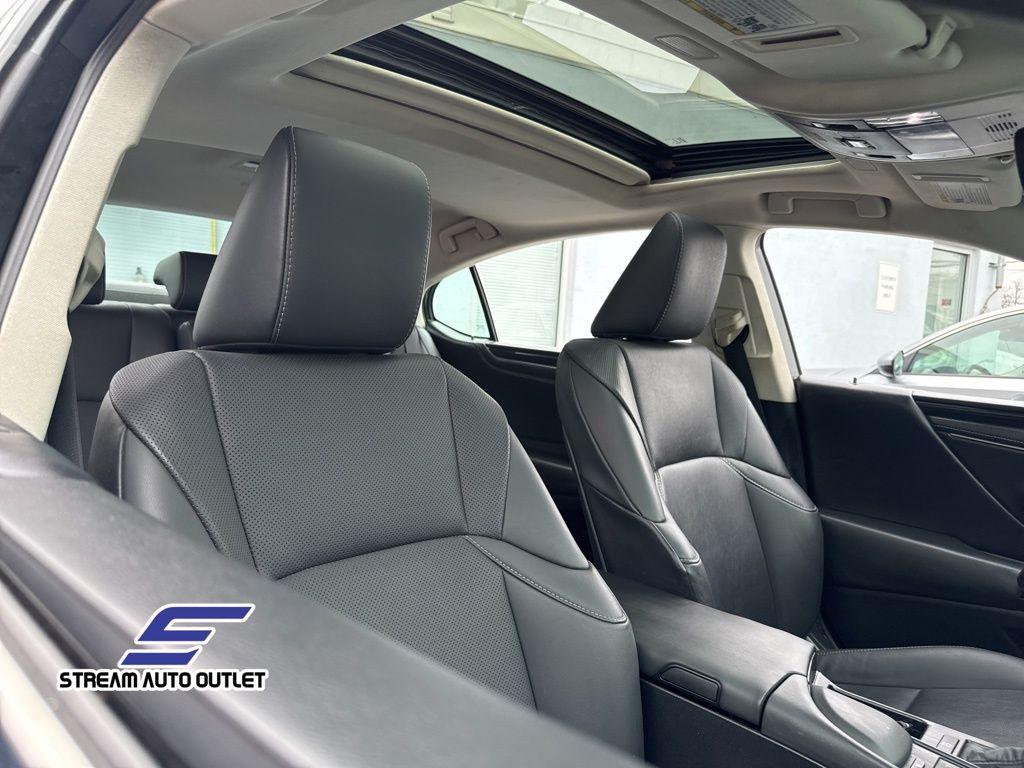 Thumbnail image of 2022 Lexus ES 350 at STREAM AUTO OUTLET