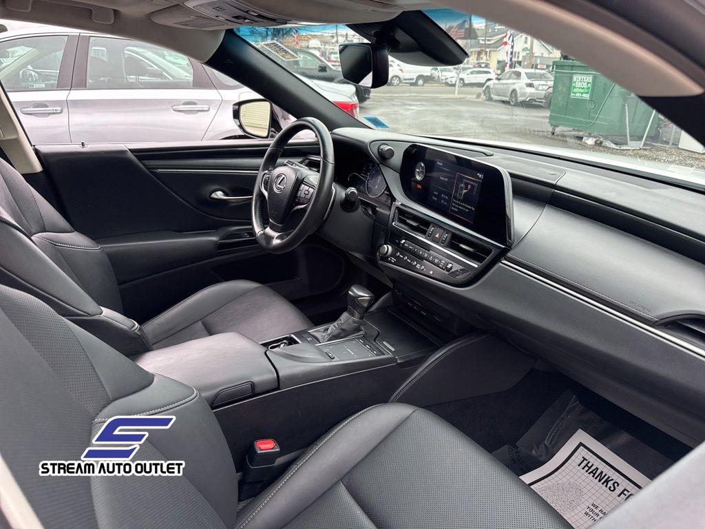 Thumbnail image of 2022 Lexus ES 350 at STREAM AUTO OUTLET
