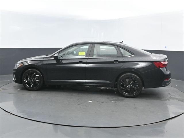 Thumbnail image of 2025 Volkswagen Jetta at Commonwealth Chevrolet Inc.