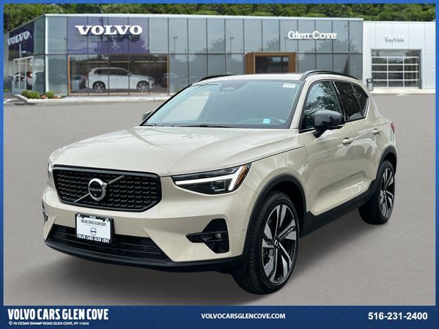 Thumbnail image of 2025 Volvo XC40 at Glen Cove Volvo