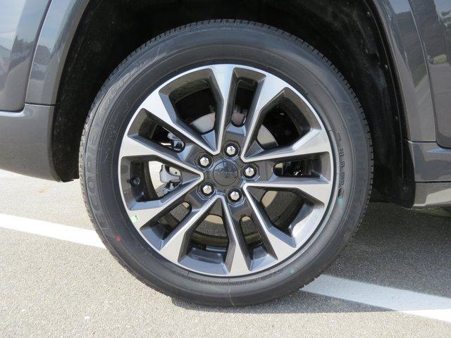 Thumbnail image of 2025 Jeep Grand Cherokee at DeaconJonesCJDR-USED (DCERT filter)
