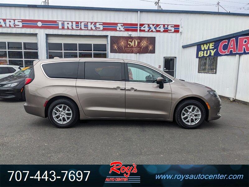 Thumbnail image of 2018 Chrysler Pacifica at ROY'S AUTO CENTER