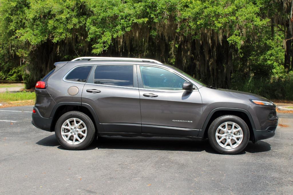 Thumbnail image of 2016 Jeep Cherokee at Auto Genius USA