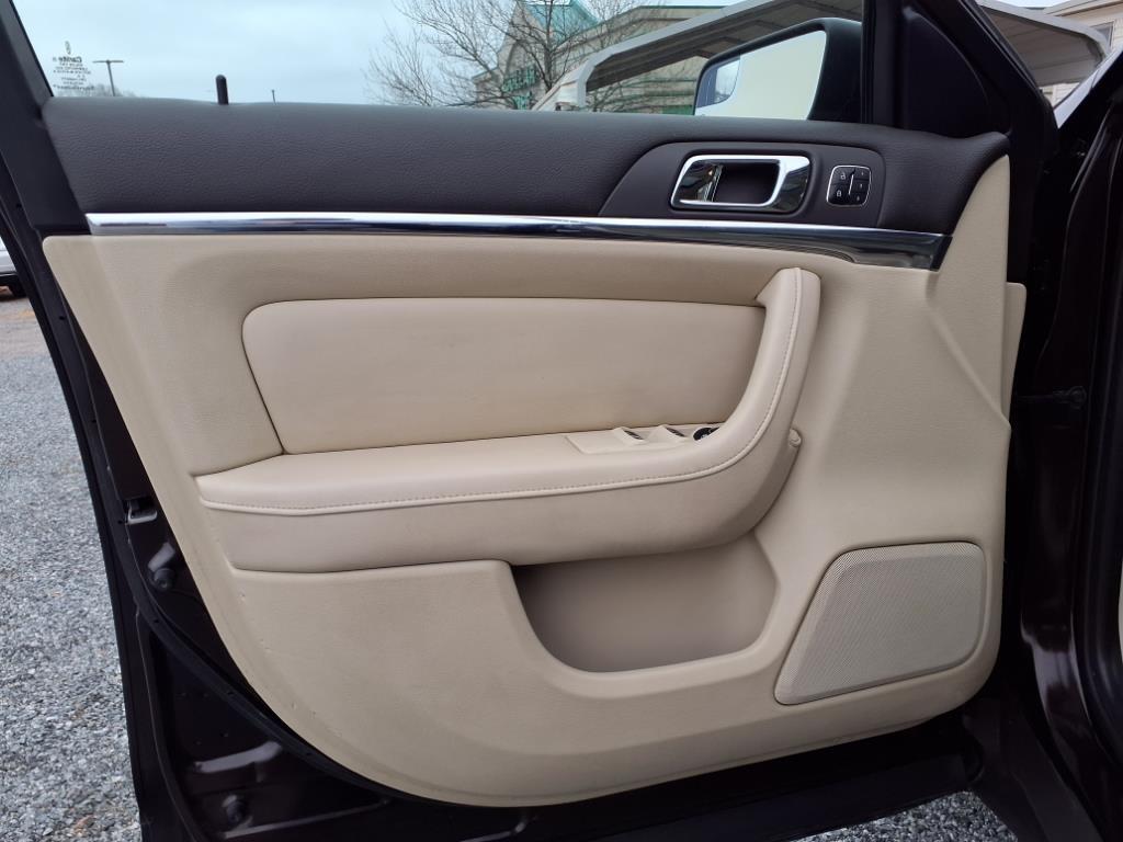 Thumbnail image of 2013 Lincoln MKS at Auto Mart Auto Sales