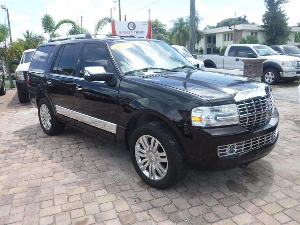 Thumbnail image of 2013 Lincoln Navigator at Batista Auto Sales Inc
