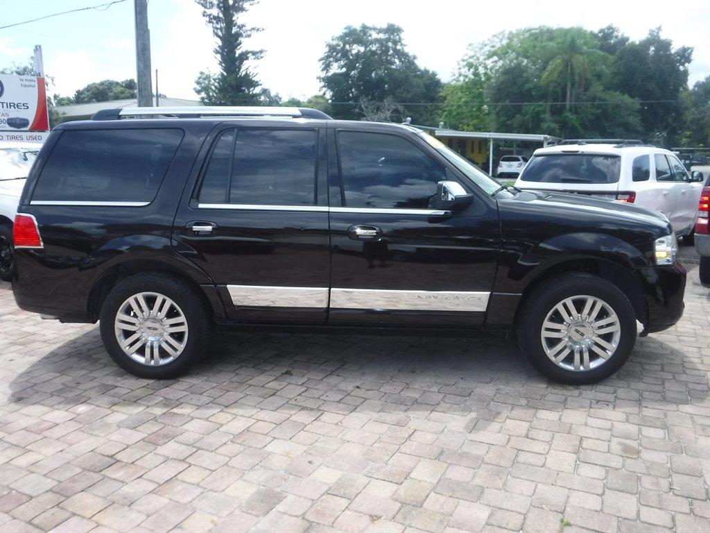 Thumbnail image of 2013 Lincoln Navigator at Batista Auto Sales Inc