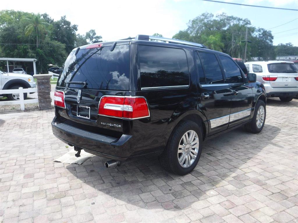 Thumbnail image of 2013 Lincoln Navigator at Batista Auto Sales Inc