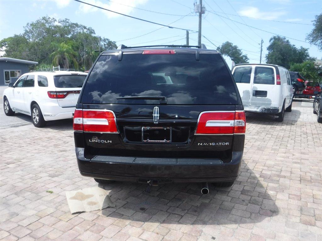 Thumbnail image of 2013 Lincoln Navigator at Batista Auto Sales Inc