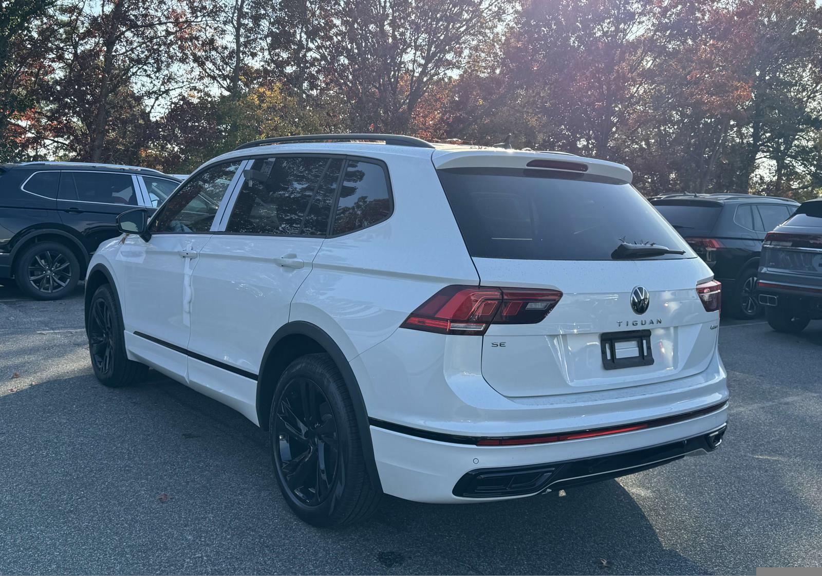 Thumbnail image of 2024 Volkswagen Tiguan at East Hills Volkswagen Subaru of Sayville