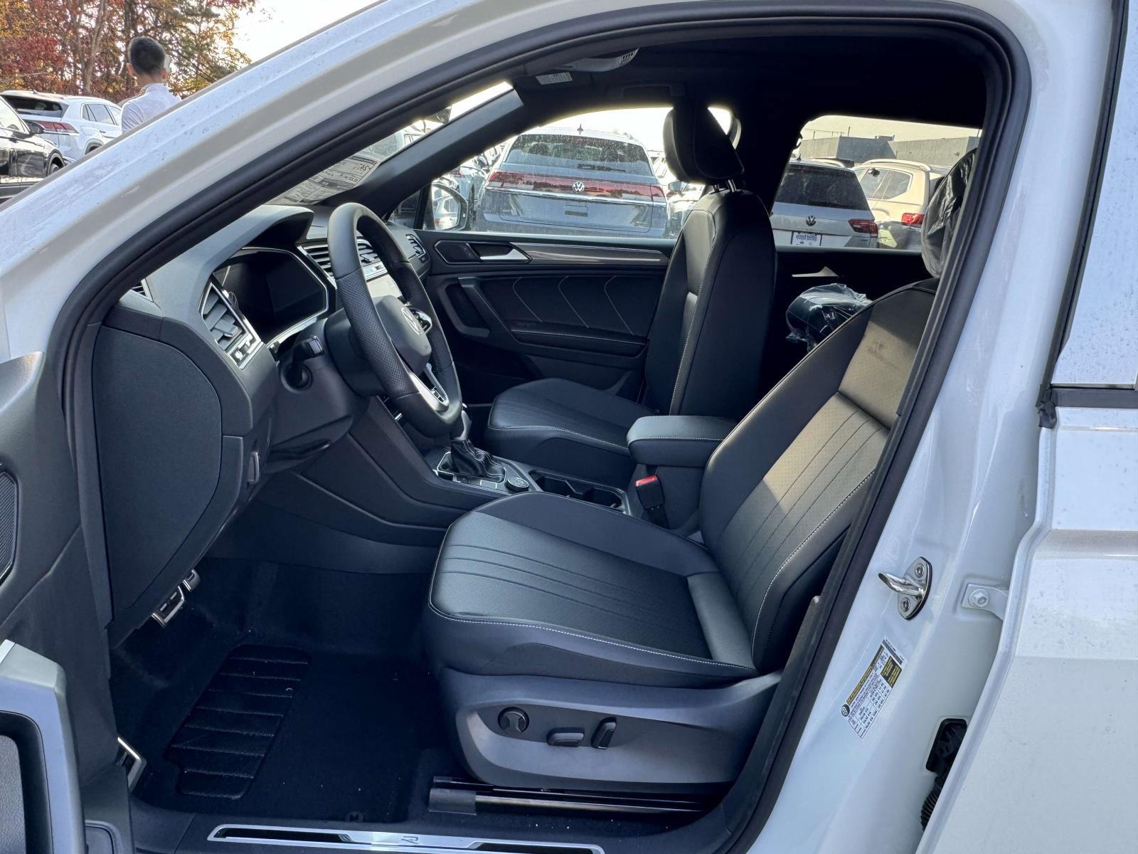 Thumbnail image of 2024 Volkswagen Tiguan at East Hills Volkswagen Subaru of Sayville