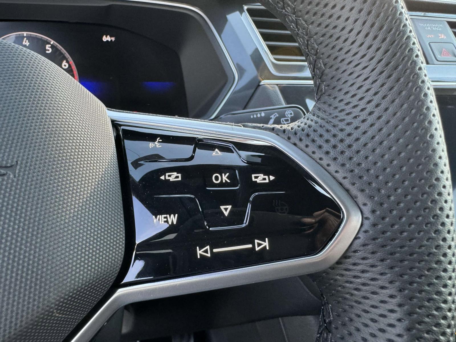 Thumbnail image of 2024 Volkswagen Tiguan at East Hills Volkswagen Subaru of Sayville
