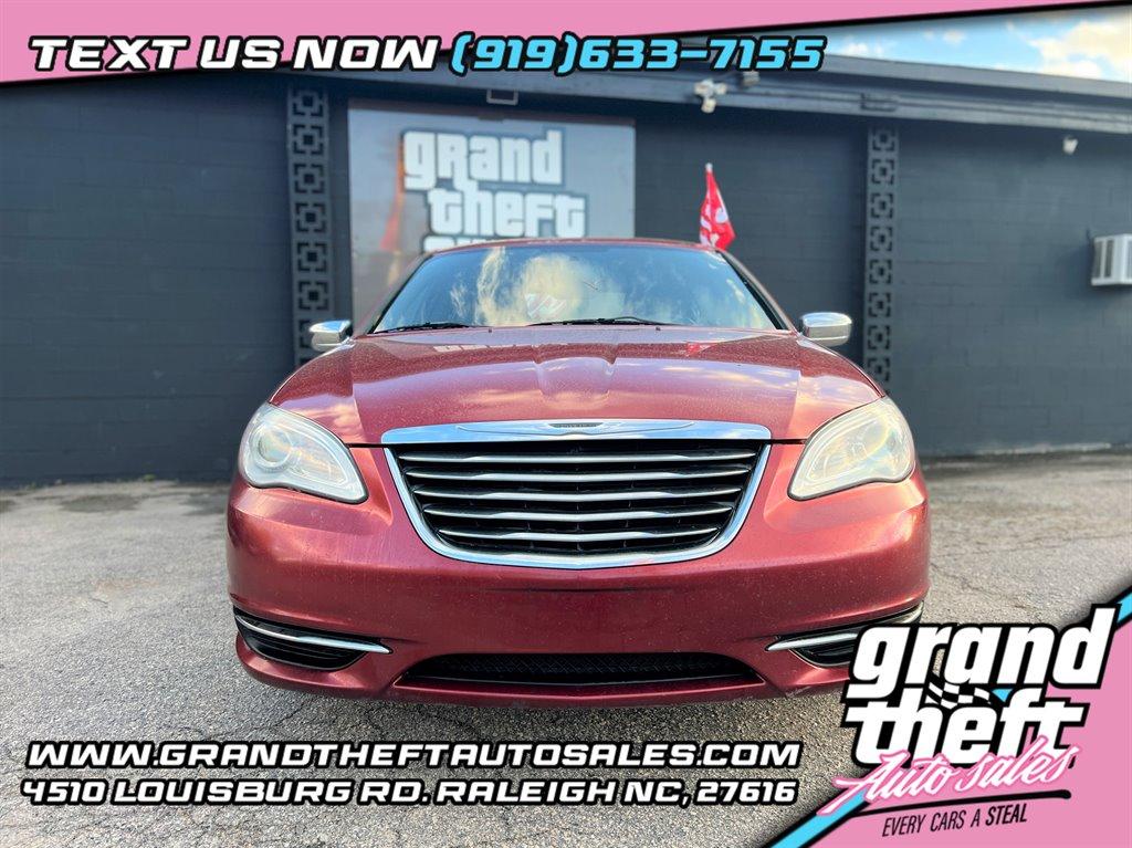 Thumbnail image of 2014 Chrysler 200 at Car Connection
