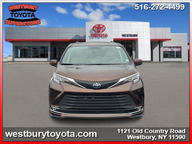 Thumbnail image of 2021 Toyota Sienna at Westbury Toyota Scion
