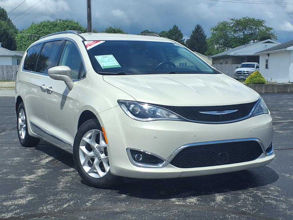 Thumbnail image of 2020 Chrysler Pacifica at Acra Automotive Group