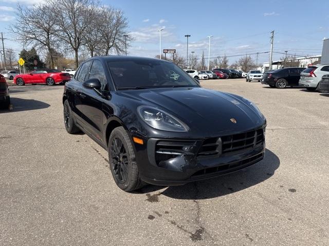 Thumbnail image of 2021 Porsche Macan at LaFontaine Volvo Cars of Farmington Hills