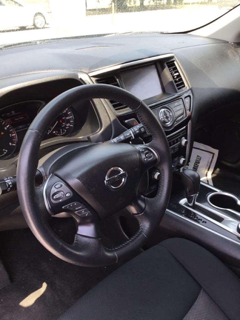 Thumbnail image of 2018 Nissan Pathfinder at Wise Auto Sales Inc.