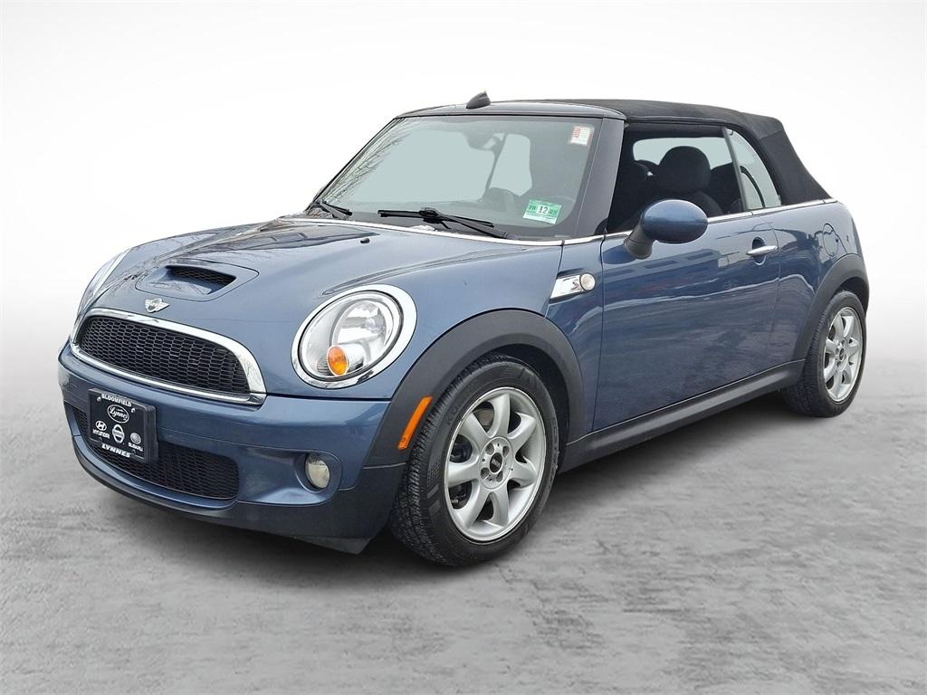 Thumbnail image of 2010 MINI Cooper at Lynnes Nissan City Inc
