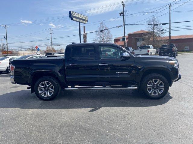 Thumbnail image of 2018 Toyota Tacoma at Kens Autos