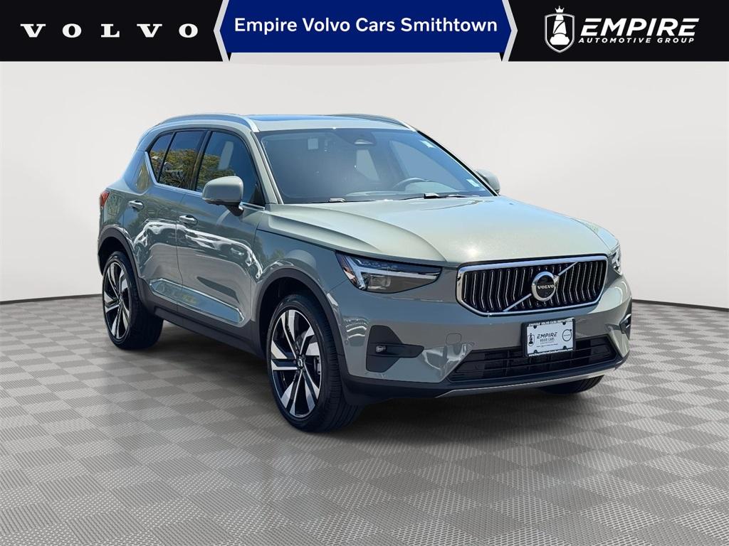 Thumbnail image of 2025 Volvo XC40 at Empire Volvo Cars of Smithtown