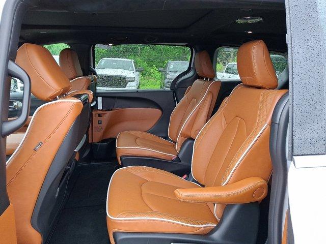 Thumbnail image of 2025 Chrysler Pacifica at CDJR Norristown - Used