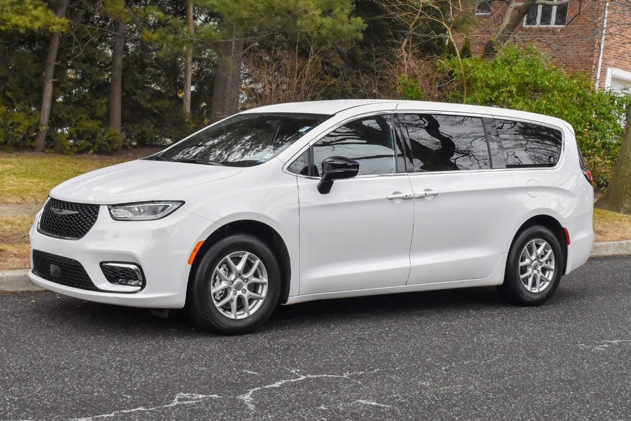 Thumbnail image of 2025 Chrysler Pacifica at Import Masters