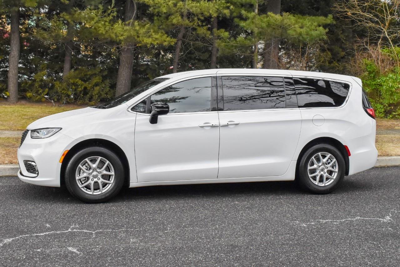 Thumbnail image of 2025 Chrysler Pacifica at Import Masters