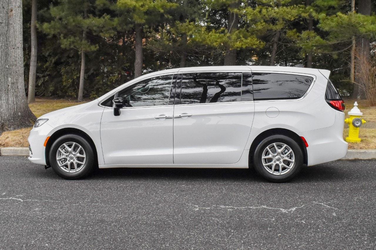Thumbnail image of 2025 Chrysler Pacifica at Import Masters