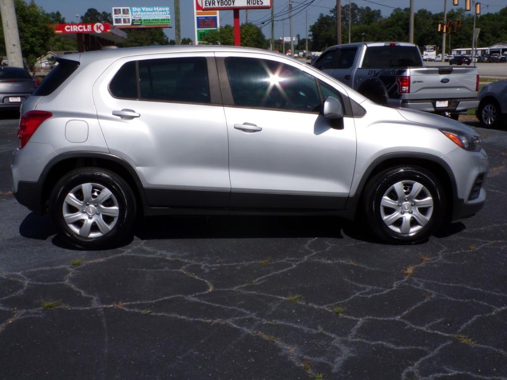 Thumbnail image of 2017 Chevrolet Trax at Cars R Us