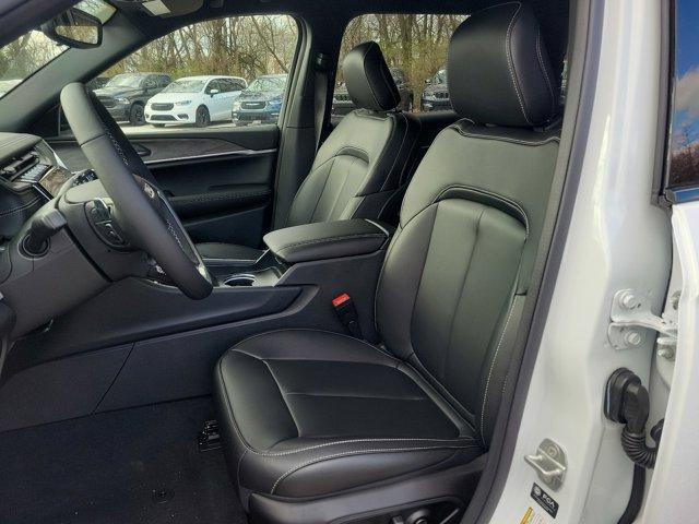 Thumbnail image of 2024 Jeep Grand Cherokee L at CDJR Norristown - Used