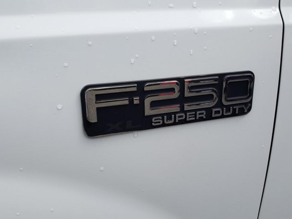 Thumbnail image of 2004 Ford F-250 Super Duty at Pinkys Auto Sales Inc.