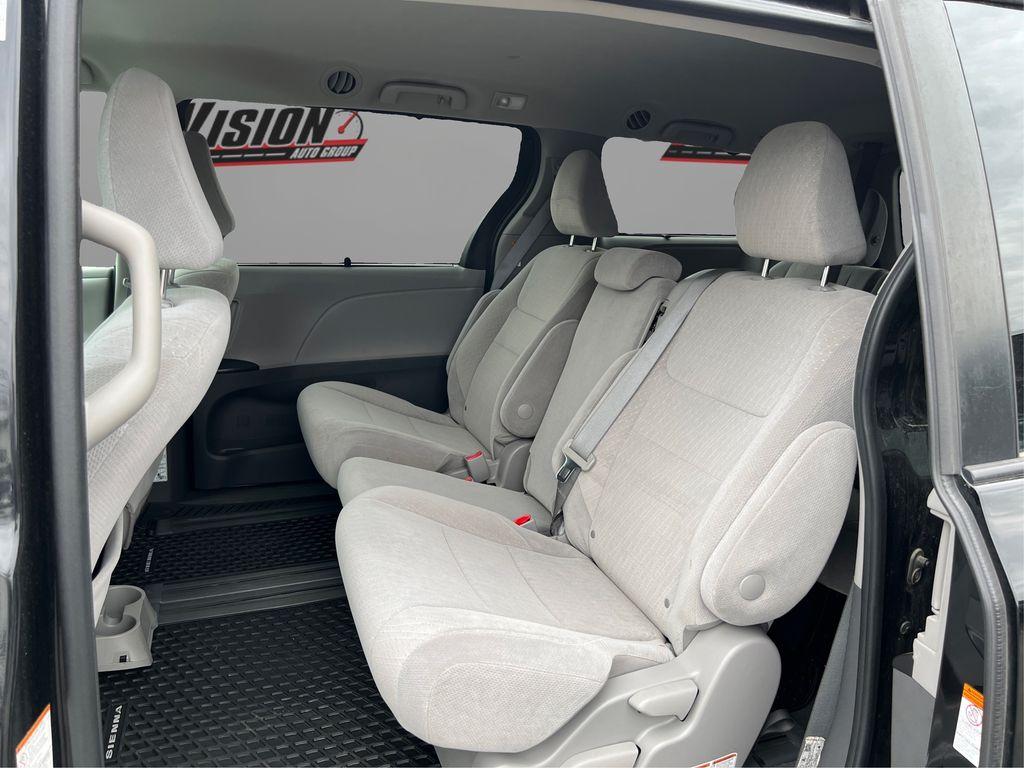 Thumbnail image of 2020 Toyota Sienna at Vision Kia East Rochester