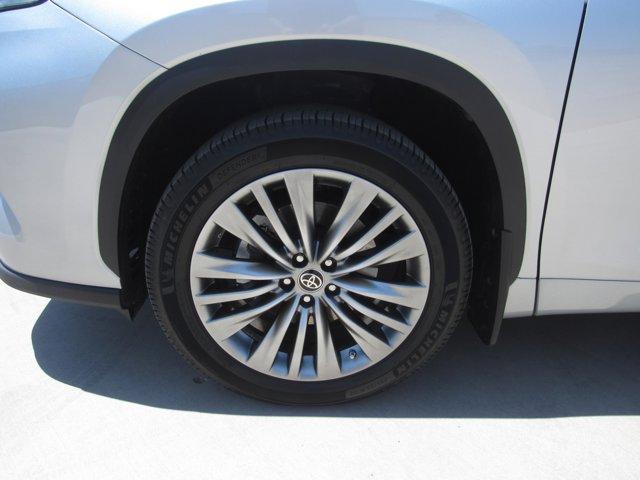 Thumbnail image of 2022 Toyota Highlander at HondaOfSuperstitionSpringsUSED of Mesa, AZ
