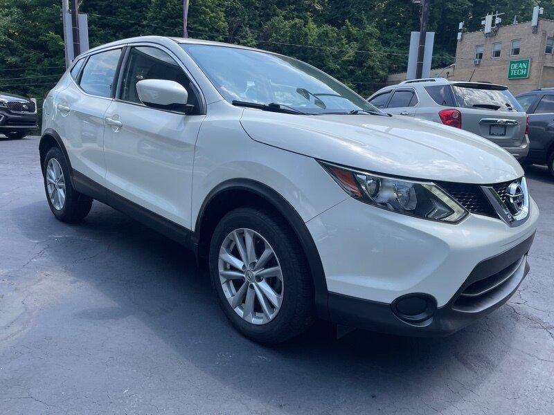 Thumbnail image of 2017 Nissan Rogue Sport at Knight Motors, LP