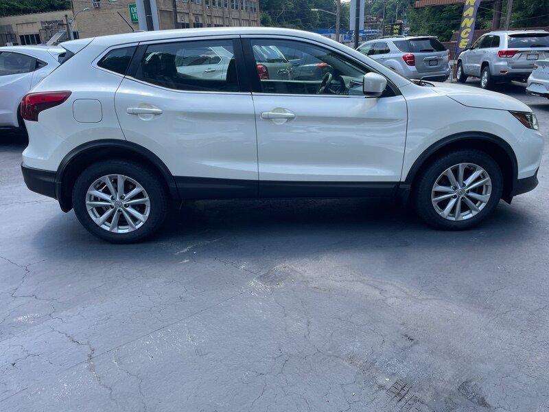 Thumbnail image of 2017 Nissan Rogue Sport at Knight Motors, LP