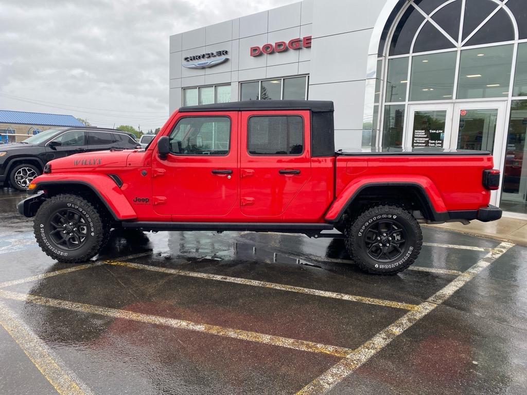 Thumbnail image of 2024 Jeep Gladiator at Fredonia Chrysler, Dodge & Jeep
