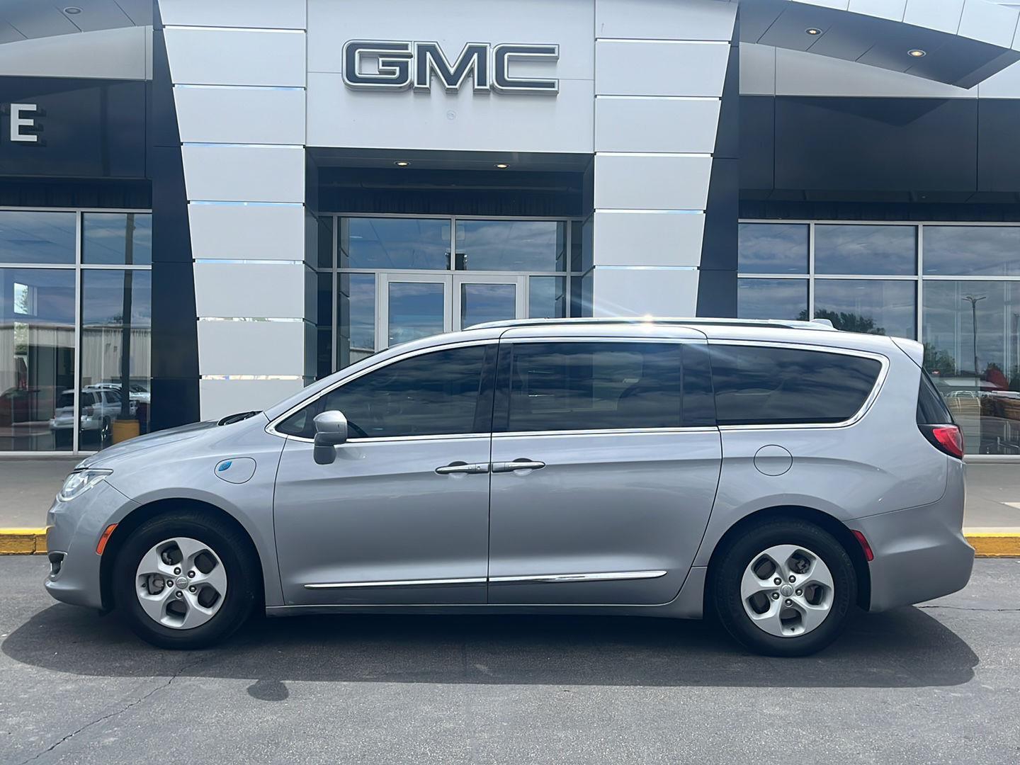 Thumbnail image of 2018 Chrysler Pacifica Hybrid at Janssen Buick GMC