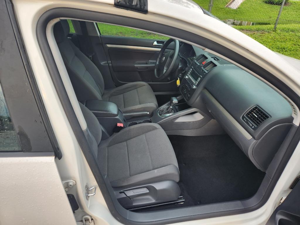 Thumbnail image of 2009 Volkswagen Rabbit at Best Auto Exchange