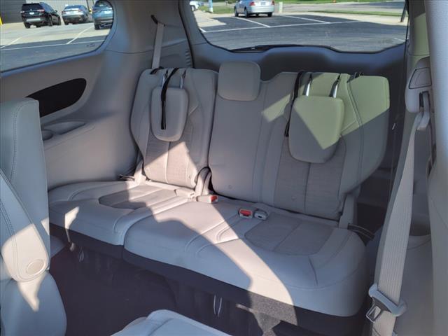 Thumbnail image of 2018 Chrysler Pacifica Hybrid at Serra Buick Gmc Champaign