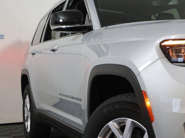 Thumbnail image of 2022 Jeep Grand Cherokee L at DavisMooreChryslerDodgeJeepUSED of Wichita, KS