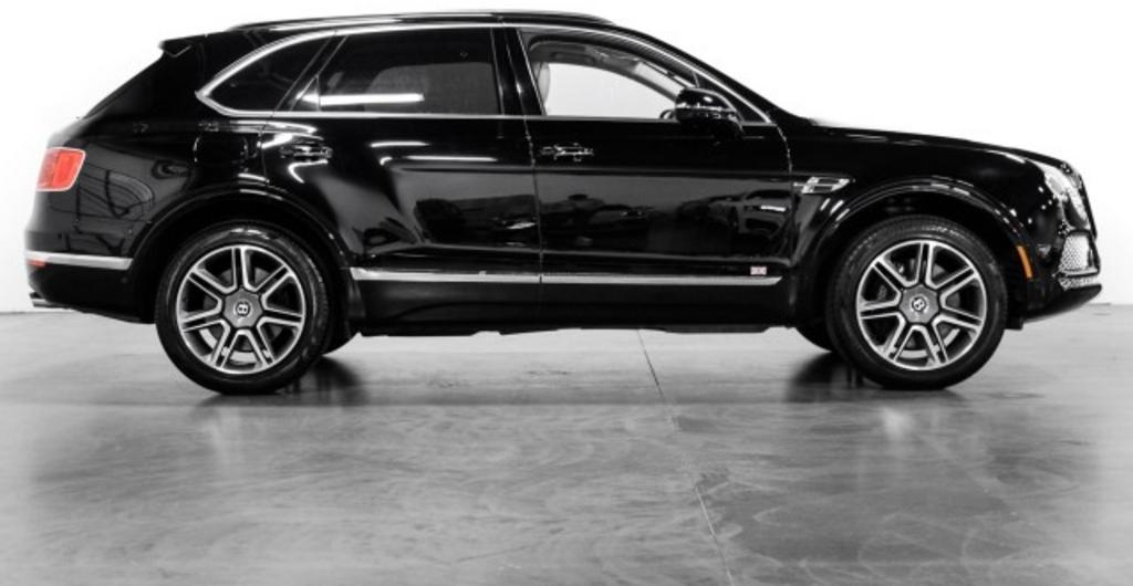 Thumbnail image of 2018 Bentley Bentayga at Reserve Auto Group